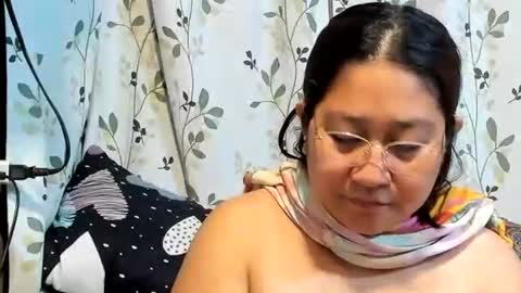 Snapshot of sweetpilipina88 chatting on November 6, 2025, 12:22 am MIA online show from November 6, 2025, 12:22 am