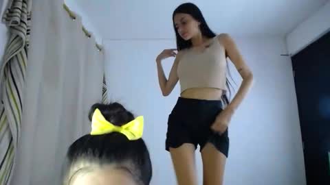 Snapshot of sweetpink1_ chatting on September 17, 2025, 3:41 am Caro  Lily online show from September 17, 2025, 3:41 am