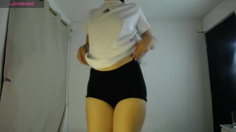 Snapshot of sweetpink1_ chatting on September 30, 2025, 3:33 am Caro  Lily online show from September 30, 2025, 3:33 am