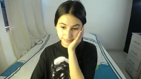 Snapshot of sweetpink1_ chatting on October 5, 2025, 8:18 pm Caro  Lily online show from October 5, 2025, 8:18 pm