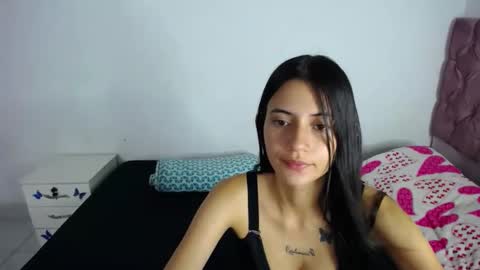 Snapshot of sweetpink1_ chatting on October 10, 2025, 3:38 am Caro  Lily online show from October 10, 2025, 3:38 am