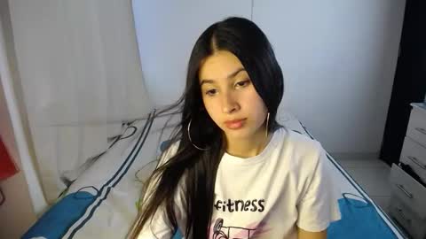 Snapshot of sweetpink1_ chatting on October 19, 2025, 9:15 pm Caro  Lily online show from October 19, 2025, 9:15 pm