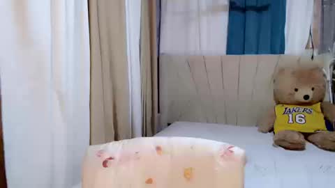 Snapshot of sweetprincess_athena chatting on October 8, 2025, 10:46 am Princess Ella online show from October 8, 2025, 10:46 am