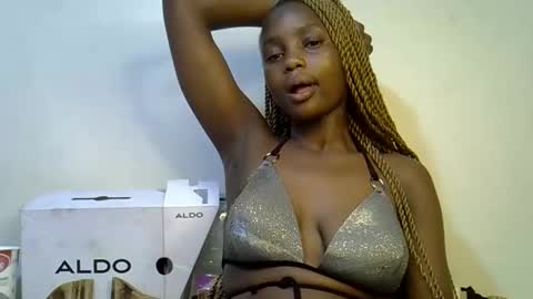 Snapshot of sweetrall chatting on April 13, 2026, 10:37 pm Lilly online show from April 13, 2026, 10:37 pm