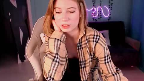 Snapshot of sweetrichal chatting on September 25, 2025, 9:18 pm sweetrichal online show from September 25, 2025, 9:18 pm