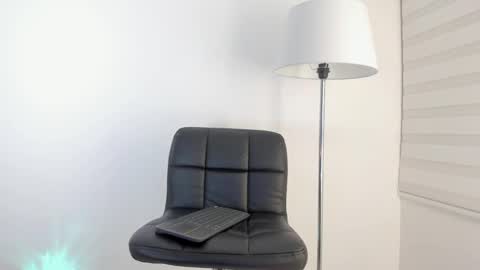 Snapshot of sweetsalice__ chatting on December 6, 2024, 2:02 am Alice Woolridge online show from December 6, 2024, 2:02 am