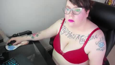 ruby and scarlet online show from November 18, 2025, 3:05 pm