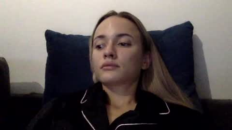 sweetsatalana online show from July 17, 2026, 8:57 pm