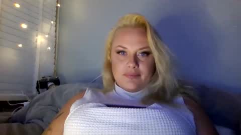 sweetsinz_ online show from September 16, 2025, 7:26 pm