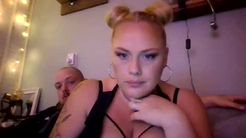 sweetsinz_ online show from October 5, 2025, 9:02 pm