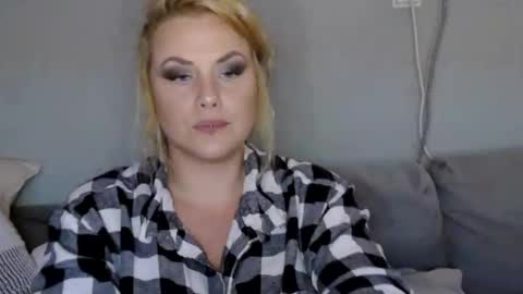 sweetsinz_ online show from November 8, 2025, 10:52 pm