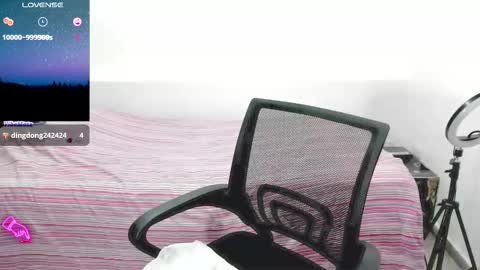 Snapshot of sweetsquirtx23 chatting on February 16, 2025, 5:15 am lili online show from February 16, 2025, 5:15 am