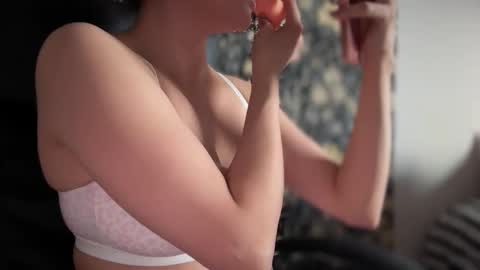 sweetssmashed online show from November 18, 2025, 10:25 pm