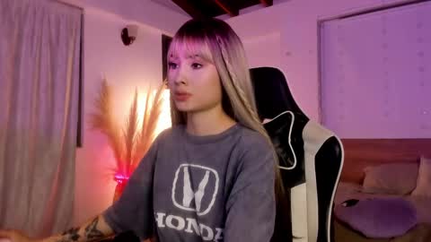 Cat independent model  online show from February 22, 2025, 7:01 am