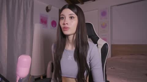 Cat independent model  online show from November 3, 2025, 4:25 am