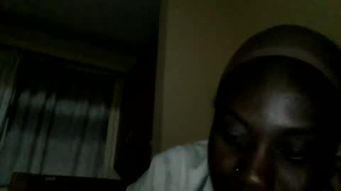 Snapshot of sweett_red chatting on May 24, 2026, 6:24 pm sweett_red online show from May 24, 2026, 6:24 pm