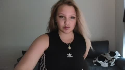 Snapshot of sweety_bettyyy chatting on July 28, 2026, 3:21 pm Betty online show from July 28, 2026, 3:21 pm