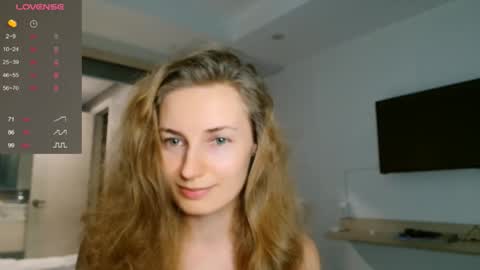 sweety_fruits online show from October 23, 2025, 11:20 am