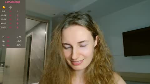 sweety_fruits online show from November 8, 2025, 4:51 pm