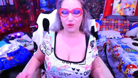 Lisa online show from January 1, 2025, 3:57 pm