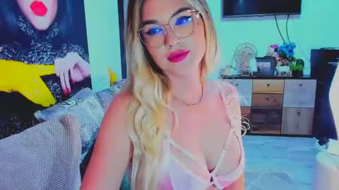 Snapshot of swetkatie chatting on December 9, 2024, 12:45 am Ecaterina online show from December 9, 2024, 12:45 am