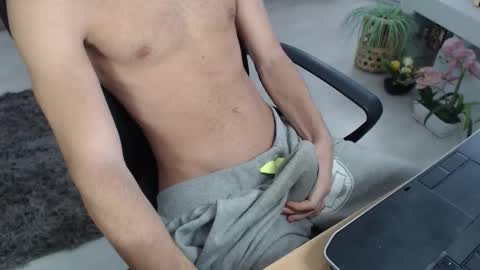 Snapshot of swetlittleboy4u chatting on September 18, 2025, 9:22 am SwetLittleBoy4u online show from September 18, 2025, 9:22 am