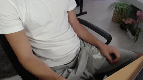 Snapshot of swetlittleboy4u chatting on September 23, 2025, 10:07 am SwetLittleBoy4u online show from September 23, 2025, 10:07 am