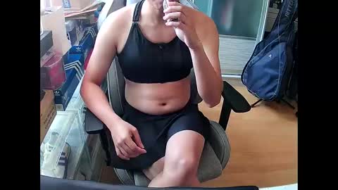 swimsuitloves online show from November 2, 2025, 1:08 am