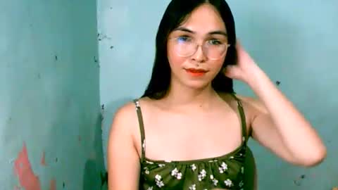 Snapshot of swyt_soleil chatting on September 12, 2025, 10:15 am swyt_soleil online show from September 12, 2025, 10:15 am