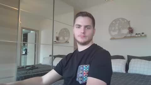 Snapshot of syl092 chatting on March 11, 2025, 1:23 pm syl092 online show from March 11, 2025, 1:23 pm