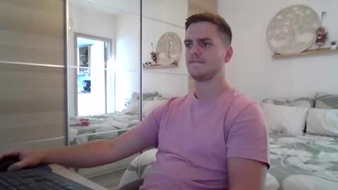 Snapshot of syl092 chatting on September 17, 2025, 4:52 pm syl092 online show from September 17, 2025, 4:52 pm