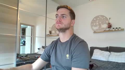 Snapshot of syl092 chatting on October 3, 2025, 10:12 am syl092 online show from October 3, 2025, 10:12 am