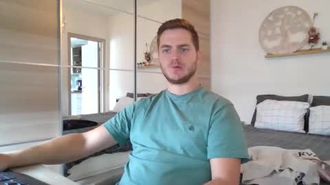 Snapshot of syl092 chatting on October 5, 2025, 10:35 am syl092 online show from October 5, 2025, 10:35 am