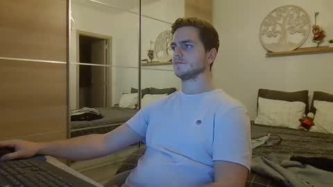 Snapshot of syl092 chatting on November 5, 2025, 5:02 pm syl092 online show from November 5, 2025, 5:02 pm