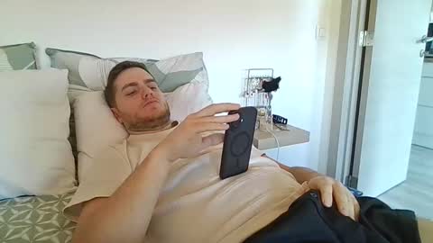 Snapshot of syl092 chatting on December 15, 2025, 10:08 am syl092 online show from December 15, 2025, 10:08 am