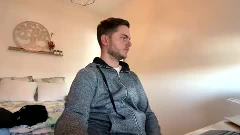 syl092 online show from March 9, 2026, 1:15 pm