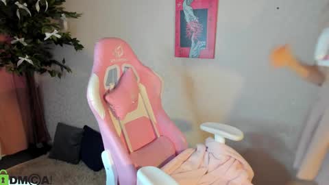 Snapshot of sylvia_ortiz chatting on December 17, 2025, 9:37 am Sylvia online show from December 17, 2025, 9:37 am