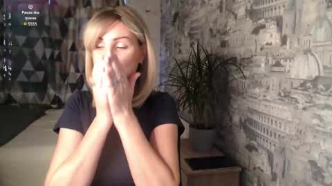 Snapshot of sylviathemodel chatting on November 10, 2025, 6:23 am Sylvia online show from November 10, 2025, 6:23 am