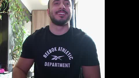 Snapshot of t_huracane chatting on December 2, 2024, 9:02 am Huracane online show from December 2, 2024, 9:02 am