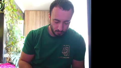 Snapshot of t_huracane chatting on February 13, 2025, 8:06 am Huracane online show from February 13, 2025, 8:06 am