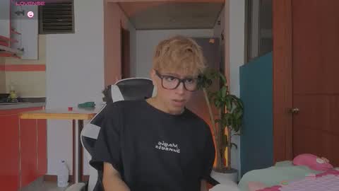 Snapshot of taichi_bluy chatting on February 19, 2026, 5:20 pm taichi online show from February 19, 2026, 5:20 pm