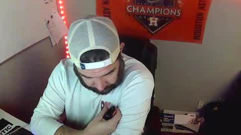 Snapshot of taintnuzzler_13 chatting on February 9, 2025, 7:05 am TaintNuzzler online show from February 9, 2025, 7:05 am