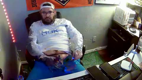 Snapshot of taintnuzzler_13 chatting on October 5, 2025, 8:12 am TaintNuzzler online show from October 5, 2025, 8:12 am