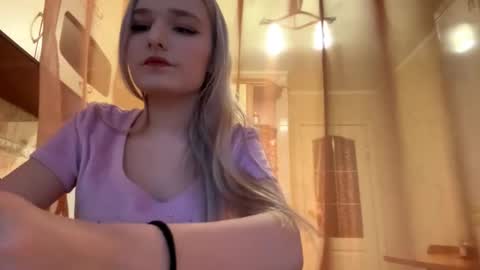 Mia online show from February 1, 2026, 1:42 pm