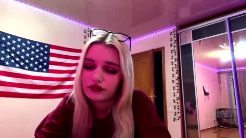 Mia online show from March 2, 2026, 5:20 pm