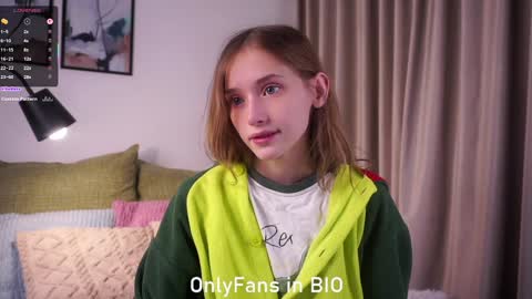 Snapshot of taitehambelton chatting on December 3, 2025, 1:35 am Mia online show from December 3, 2025, 1:35 am