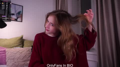 Snapshot of taitehambelton chatting on December 5, 2025, 1:14 am Mia online show from December 5, 2025, 1:14 am