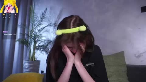 Mia online show from April 15, 2026, 2:51 am