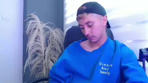 Snapshot of talhi_ chatting on January 24, 2025, 6:35 pm talhi_ online show from January 24, 2025, 6:35 pm