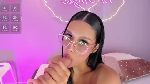 talianahernandez online show from July 15, 2026, 4:45 pm
